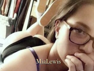 Mia_Lewis