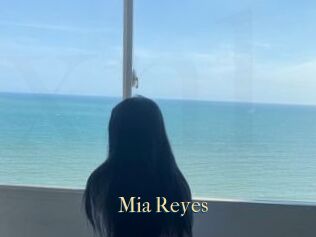 Mia_Reyes