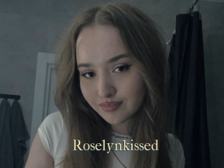 Roselynkissed
