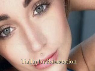 TiaTaylorBabestation