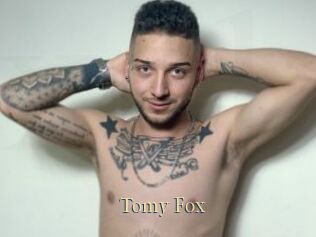 Tomy_Fox